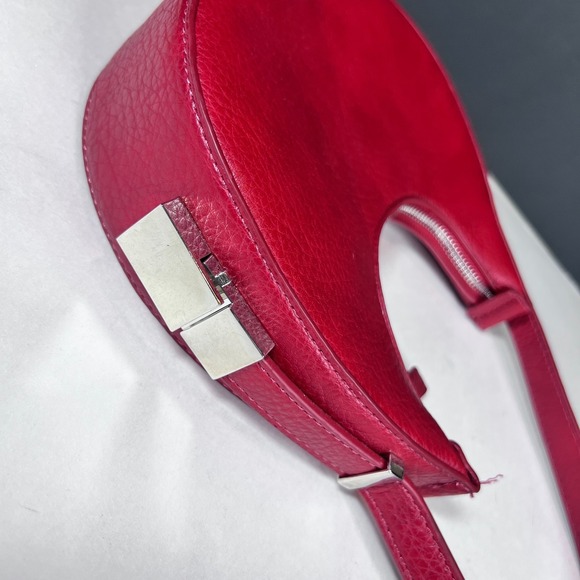 Like Dreams Crescent Hobo Shoulder Bag Red Pebbled Faux Leather Y2K - Picture 10 of 11